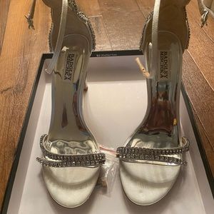 Badgley Mischka Collection - Bella Sandal Size 9 - Soft White